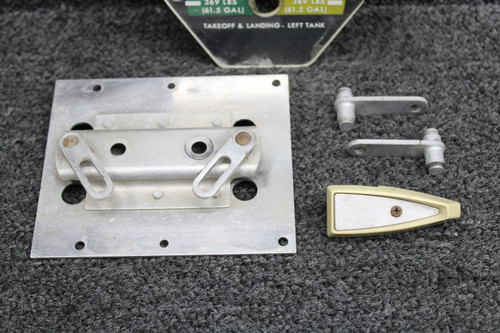 1516033-1, 1516211-1, 1516211-4 Cessna T337G Fuel Selector Placard with Knob