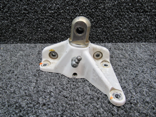 95643-007 Piper PA28R-200 Main Gear Truss Bracket Assembly RH (DIA: 5/8")