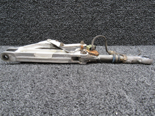 67025-006, 67797-005 Piper PA28R-200 Truss Assembly Main Gear RH w Link