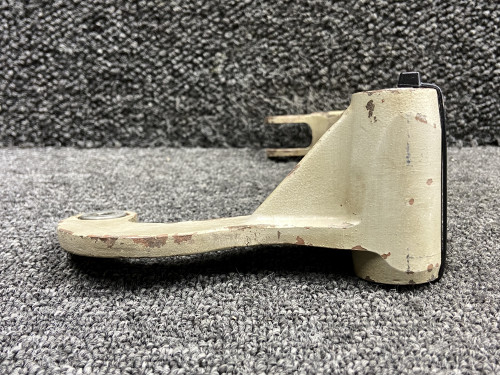 0841106-6 Cessna 310Q Main Gear Retract Idler Bellcrank Assembly RH