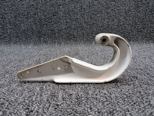 0826005-4 Cessna Main Gear Door Hinge Arm