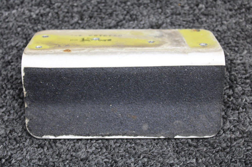 0513395-1 (Use: 0713194-1) Cessna 172M Fuselage Step Forward LH