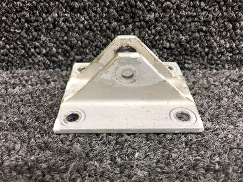 63563-003 (Use: 63563-803) Piper Stabilator Hinge Fitting
