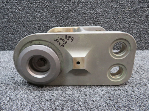 162T1301-1 Boeing 767 Tow Fitting Assembly