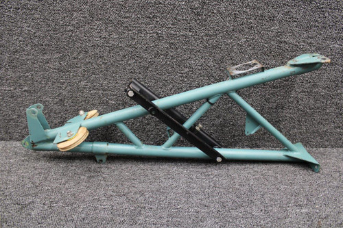 22697-010, 22694-003 Piper PA30 Wing Spar Support and Flap Control Arm Assy RH