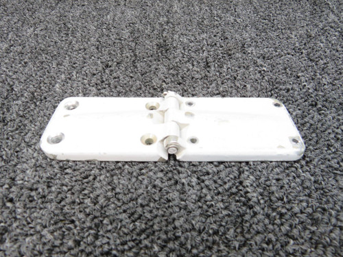 1211661-4 / 1211661-3 Cessna 206 Cargo Door Lower Hinge Assy Upper RH (White)