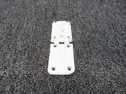 1211661-4 / 1211661-3 Cessna 206 Cargo Door Lower Hinge Assy Upper RH (White)