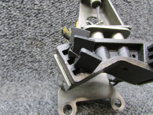 758-273 (Use: 763-855) Piper Rapco Brush Block Assembly (Broken Blocks)