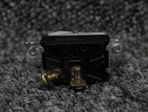 587-827 Eaton Landing Light Rocker Switch (Volts: 125 or 250)