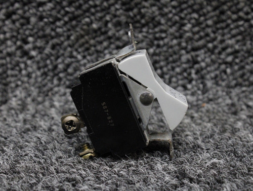 587-827 Eaton Landing Light Rocker Switch (Volts: 125 or 250)