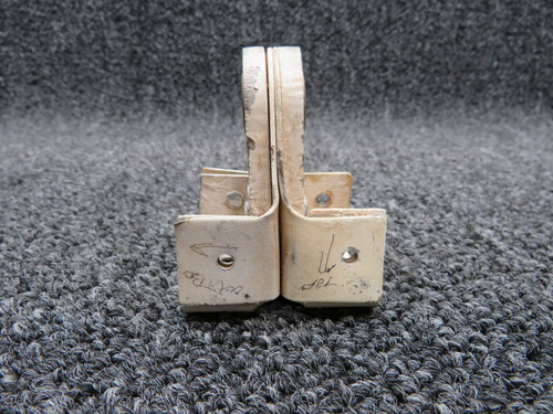 0731100-8 Cessna Hinge Horizontal Outbd  (M17)