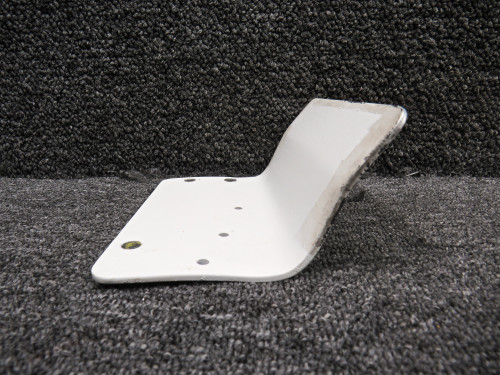 0513526-2 (Use: 0513418-202) Cessna 172R Refueling Step RH