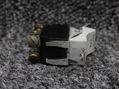 99377-015 Piper PA34-200T Navigation Light Switch