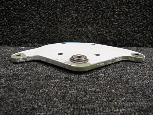 0534122-1 (Use: 0534128-1) Cessna 172R Elevator Bellcrank
