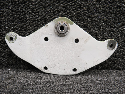 0534122-1 (Use: 0534128-1) Cessna 172R Elevator Bellcrank