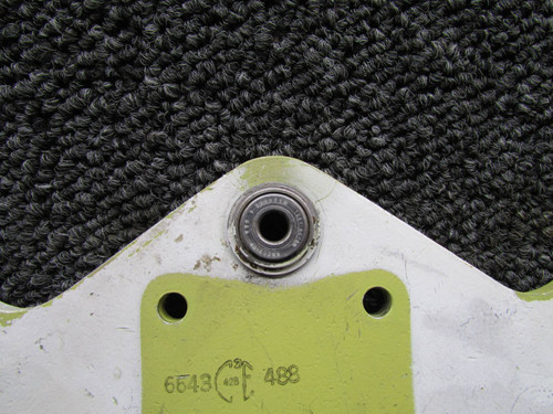 0534122-1 (Use: 0534128-1) Cessna 172R Elevator Bellcrank