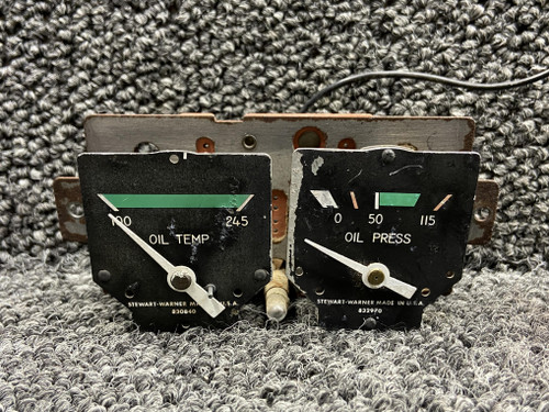 C669535-0102 Stewart Warner Oil Temperature, Oil Pressure Gauge (Minus Cover)