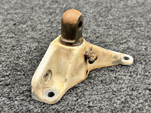 95643-009 Piper PA32R-301T Main Gear Truss Bracket Assembly RH with Stud (0.61â€)