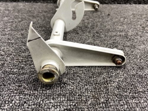 96-820034 (Use: 002-410038-1) Beechcraft 58 Nose Gear Door Shaft Assembly