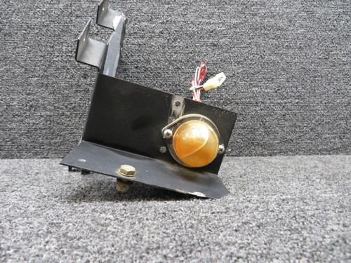 Hoskins 30-0005 Hoskins Whelen Strobe Light Assembly w Bracket (Cracked Shell) (Core) 