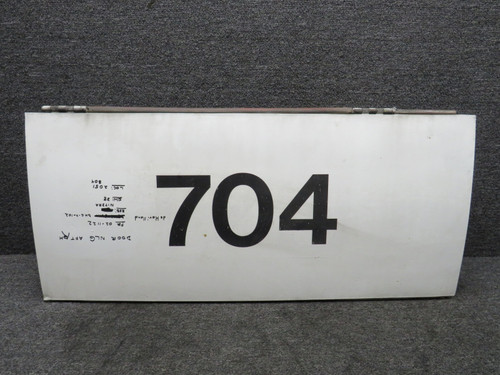 75280105-009 Dehavilland DHC-7-102 704 Nose Landing Gear Door RH