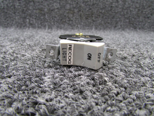 Eaton 587-827 Eaton Recognition Light Rocker Switch (Volts: 125 or 250) 