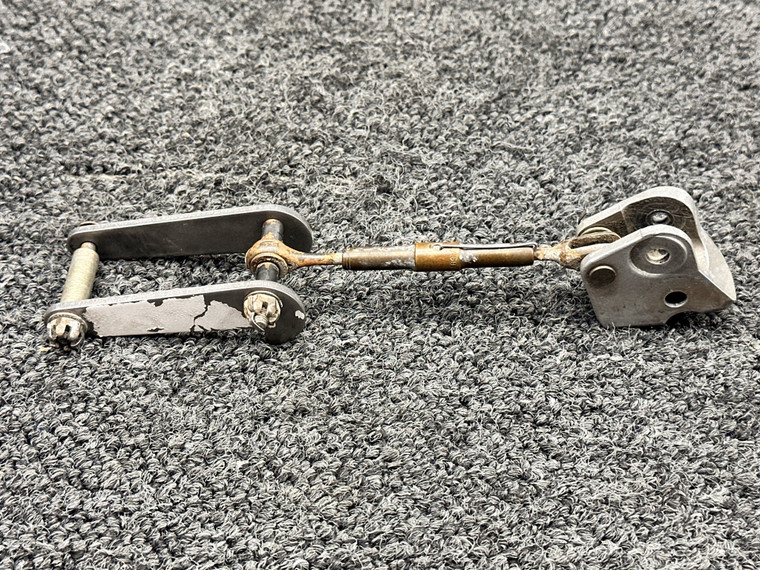 67031-003, 67028-000 Piper PA28R-201 Downlock Fitting and Hook RH