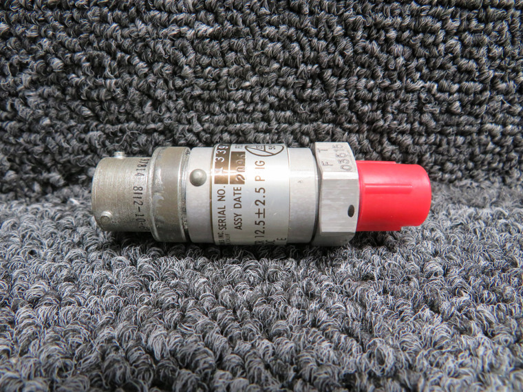 696542-1 Custom Component Switches 7G241-1 Pressure Switch (Volts: 28) (NOS)