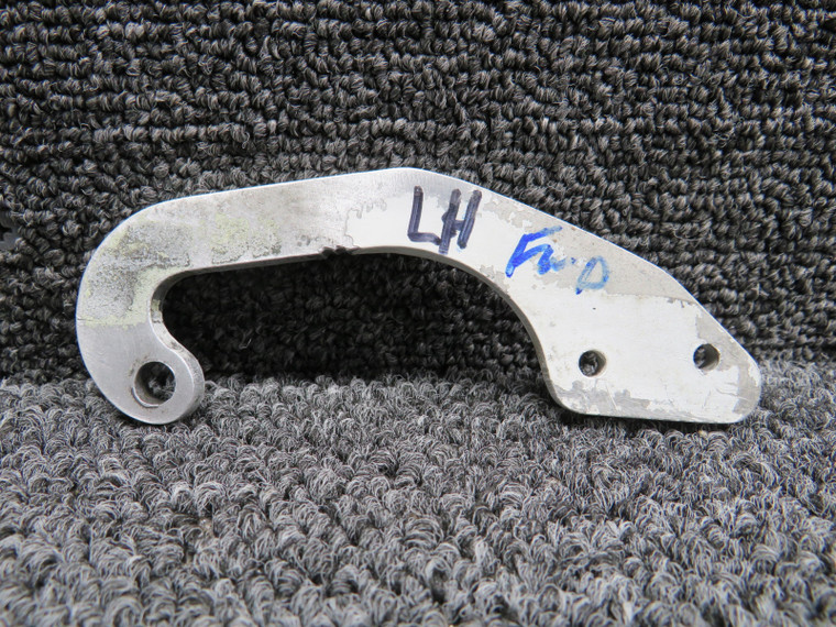 95-410031-17 (Use: 002-410001-109) Beechcraft 58 Nose Gear Door Hinge Fwd
