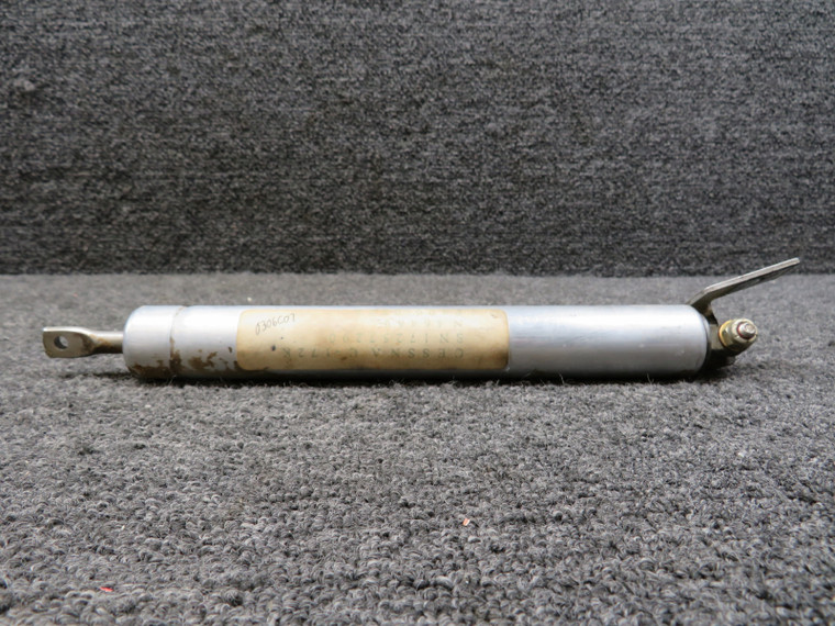 10650 Cessna 172K Flap Actuator Cylinder Assembly (Damaged)