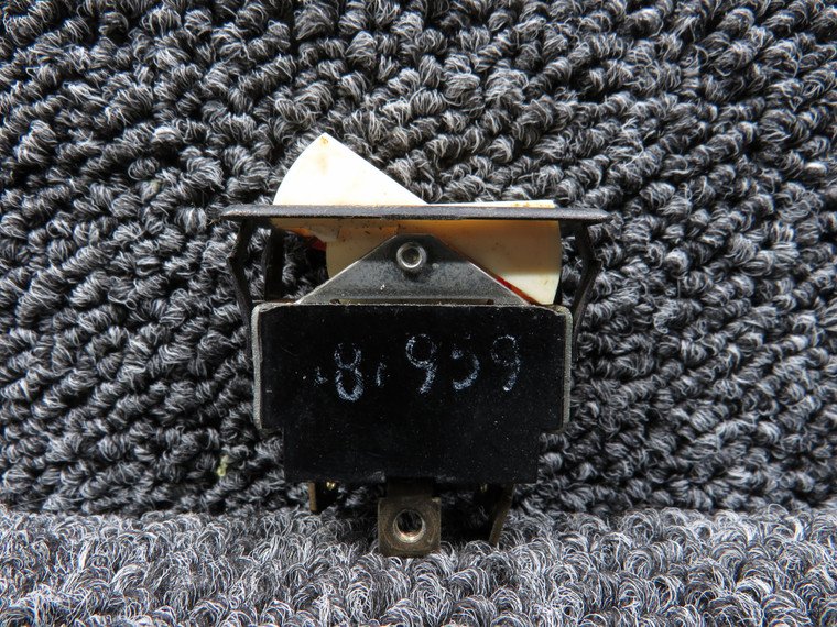 487-959 Cutler-Hammer Maintained Illuminated Toggle Switch