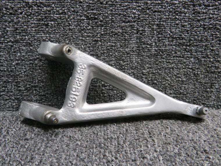 35-825193-1 (Cast: 35-825193) Beechcraft Lower Torque Knee (Bead Blasted)