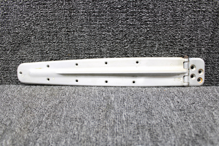 0711037-14, 0711037-16 Cessna 210L Cabin Door Hinge Assy Upper RH (Unpainted)