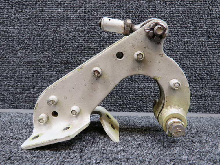 35-815266-2 Beechcraft A36 Forward Inboard Hinge Assembly RH (Worn)