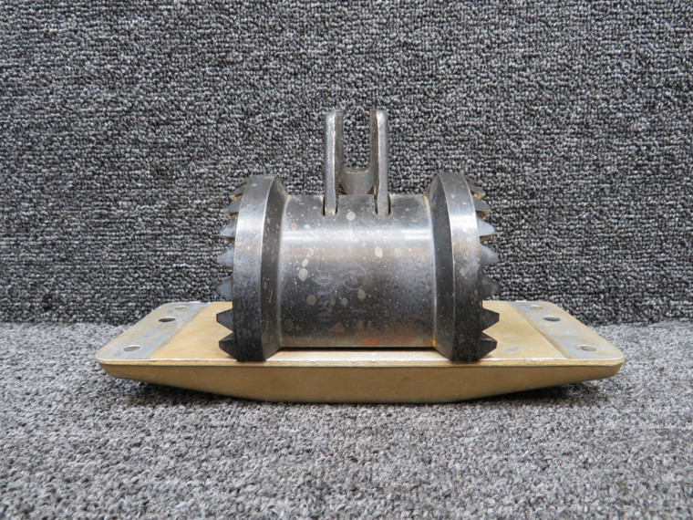 2081002-4, 2081001-10 Cessna 177RG Main Gear Bevel Support w Gear &amp; Arm (Worn)