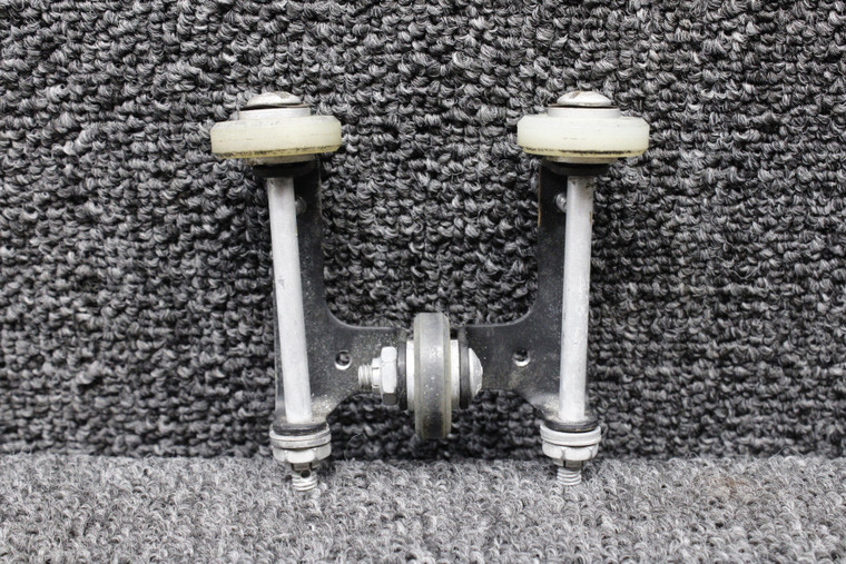 16851-002 Piper PA23-250 Control Column Roller Assembly