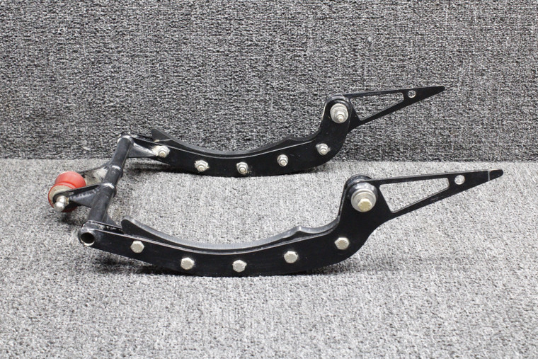 D60-5283-61-00 Diamond DA42-NG Nose Gear Door Swing Assy (Damaged Blocks)