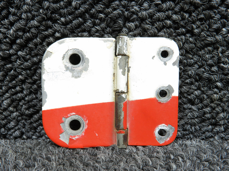 0411579-9 Cessna C-150F Cabin Door Middle Hinge (Slight Rust)