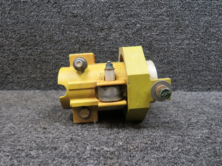 36-524105-5 (Fso: 36-524105-1) Beechcraft A36 Copilot Control Yoke Connector