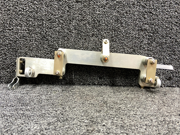 10653-005, 10517-002 Cirrus Control Yoke Bearing Mount RH w Rollers &amp; Bracket