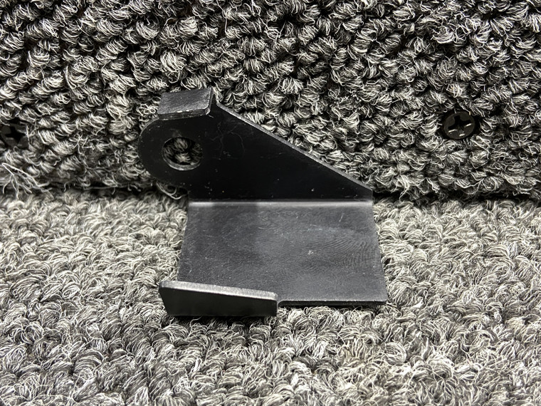 17578-002 Cirrus SR20 Cabin Door Catcher, Diverter RH