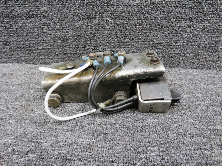 C-40029, C-40179 De-Ice Bracket and Block Assembly (Damaged Brush)