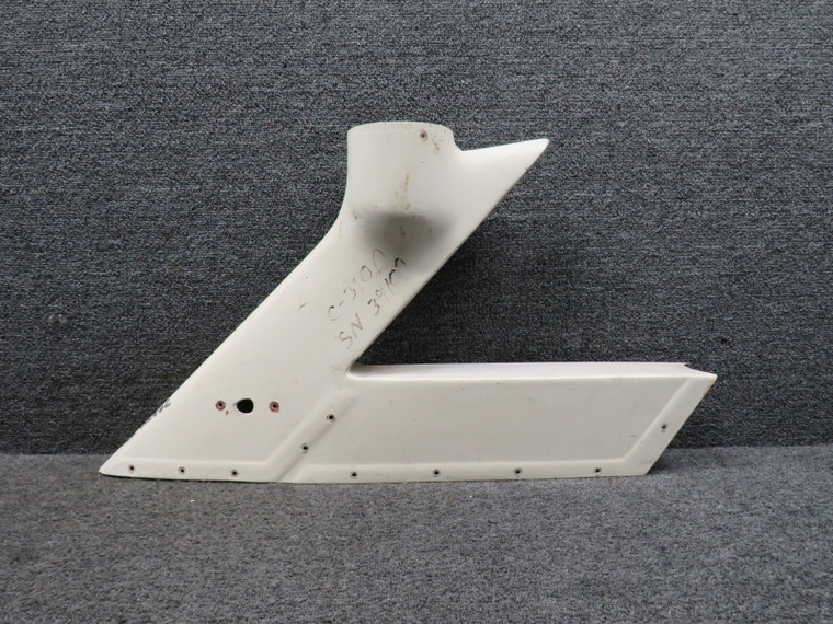 0831360-1 Cessna 310D Fin Rotating Beacon Tip Assembly (Chipped Fiber Glass)