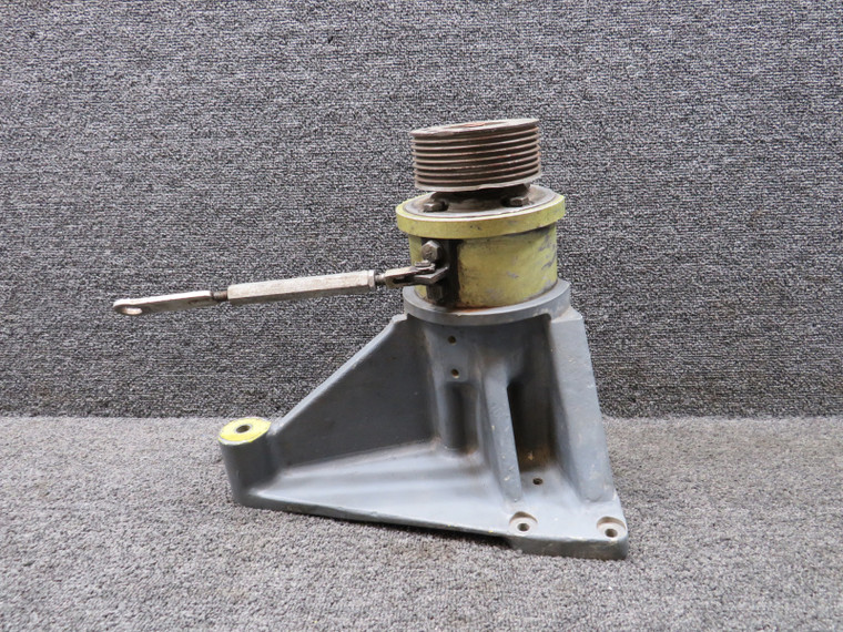 49204-002 Piper PA42-720R Generator Shaft Housing (Rust on Shaft)
