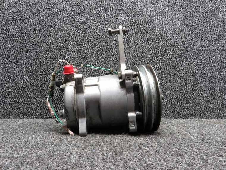 U8396 Sanden AC Compressor with Support Bracket