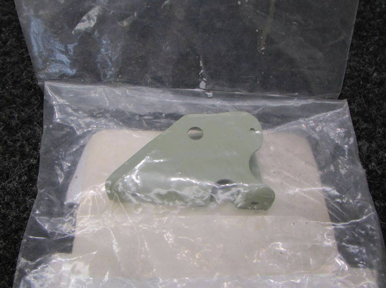 1260490-1 Cessna Bracket Assembly (NEW OLD STOCK) (SA)