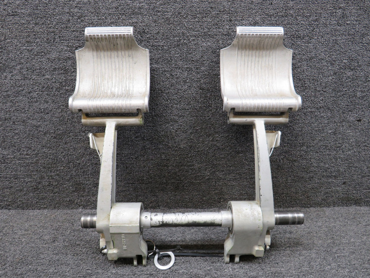50-524402-605 Beechcraft King Air B90 Co-Pilot Rudder Pedal Assembly
