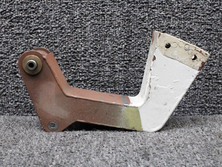 27-55001-133 Swearingen SA-226T Main Gear Door Hinge Aft LH