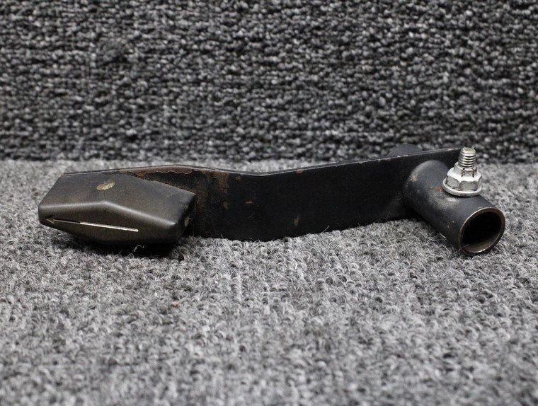 69088-005, 69181-000 Piper PA28-235 Fuel Selector Control Lever with Knob