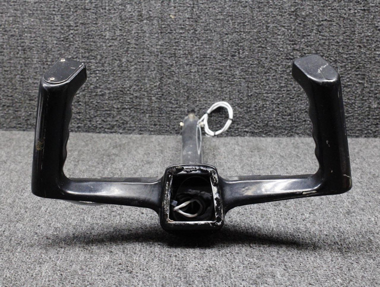 79276-000 Piper PA28-235 Co-Pilot Control Wheel (L: 14”, D: 1.125”) (Corrosion)